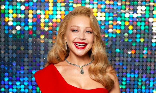 Роскошная Кароль превратилась в блесточку и заинтриговала новой песней: "Космическая девочка"