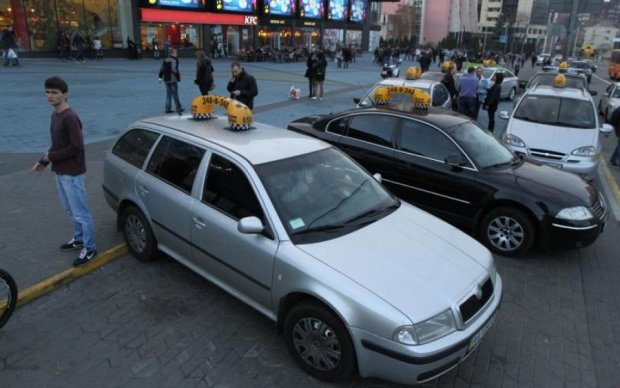 Лучше на метро: киевские таксисты "порадовали" новыми тарифами