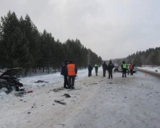 Додумалися взяти немовлят: натовп в машині перетворився на криваве місиво