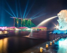 Сингапур атакують сотні безпілотників