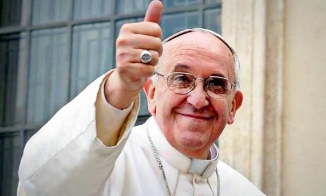 iPad Папи Римського продали за 40 тисяч доларів