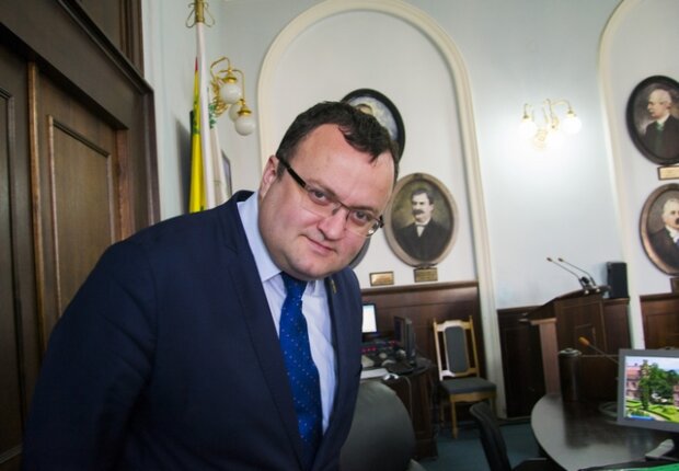 Разгромленный Каспрук странно поздравил Кличука с победой на выборах мэра Черновцов: "За работу!"