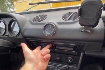 Салон автомобиля, скриншот: YouTube