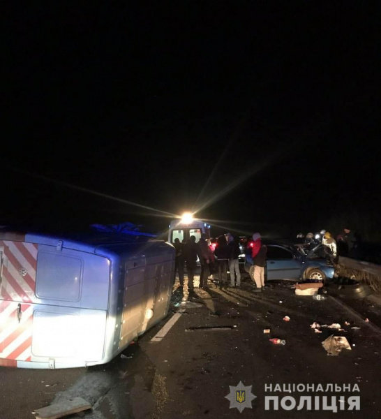 Микроавтобус влетел в легковушку: кровавое ДТП потрясло украинцев