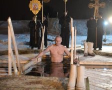 Коровья лепешка или Божья матерь: валенки Путина порвали сеть