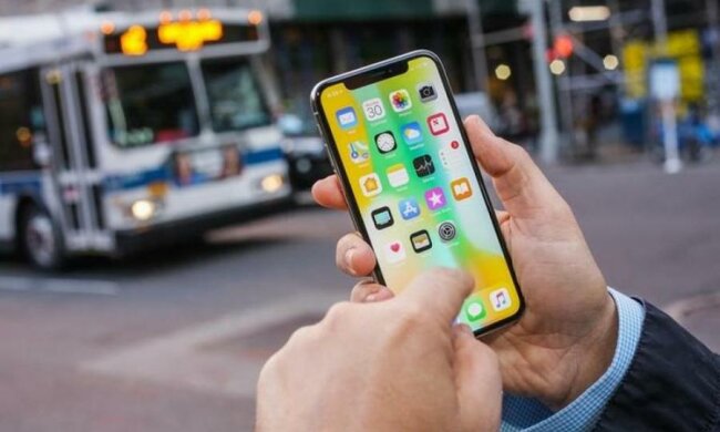 Найпотужніший смартфон: у iPhone X з'явився конкурент