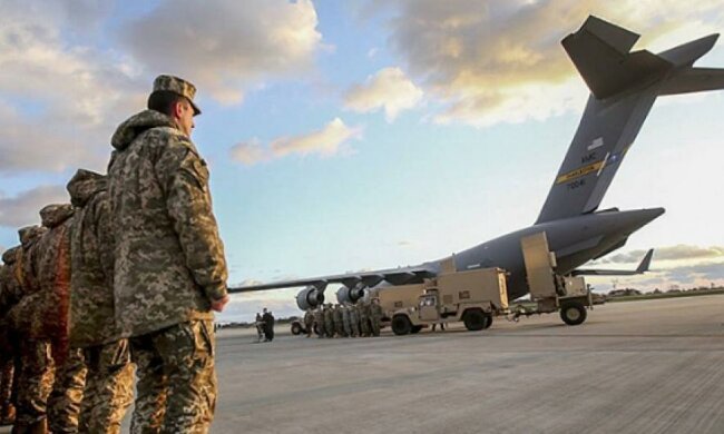 Порошенко прийняв від американців радіолокаційні станції (фото)