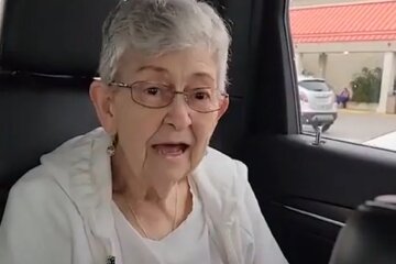 82-річна бабуся зробила татуювання у прямому ефірі TikTok: "Ніколи не знаєш, що станеться завтра"