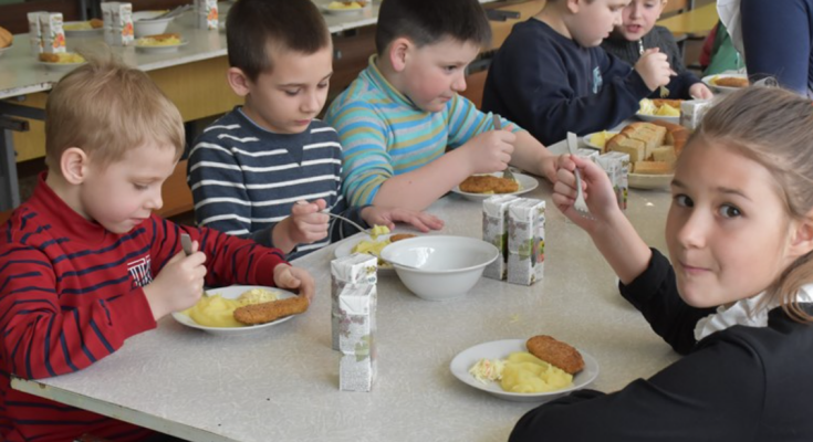 Дитяче харчування у школі / фото: веб-портал Чернігівської міської ради