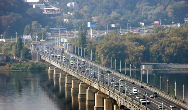 У Києві обмежать рух на двох мостах