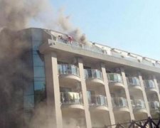 На популярному курорті спалахнув готель: десятки постраждалих