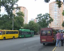 У Дніпрі жінка загинула під колесами некерованої маршрутки - летів, як сто чортів