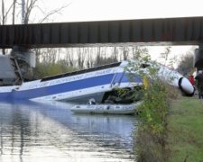 Число жертв аварии поезда во Франции возросло до 11 человек (видео)