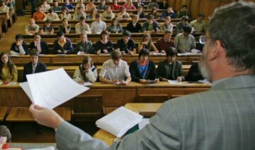 На Рівненщині викладач за принтер обіцяв студентам дипломи