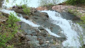 Під Запоріжжям "воскрес" водоспад - був "сухим" десятиліття, казкові кадри