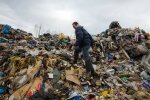 Народила - і на смітник: у Дніпрі тіло немовляти виявили серед пляшок, вбивцю шукає все місто