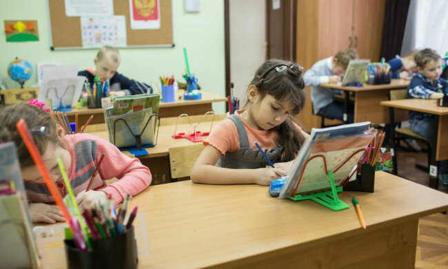 Кишенькові гроші - безпритульним: мелітопольські школярі показали приклад усій Україні, зворушливі кадри