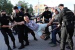 Мужчин насиловали дубинкой, девушек пускали" по кругу": как пытали потестантов в белорусских СИЗО