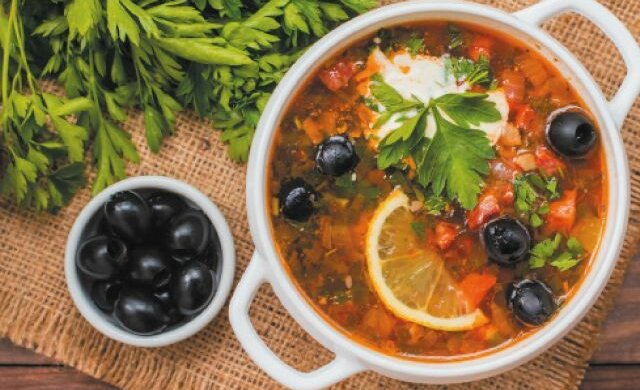 Зимой себя поблагодарите: вкусный рецепт заправки для солянок и рассольников
