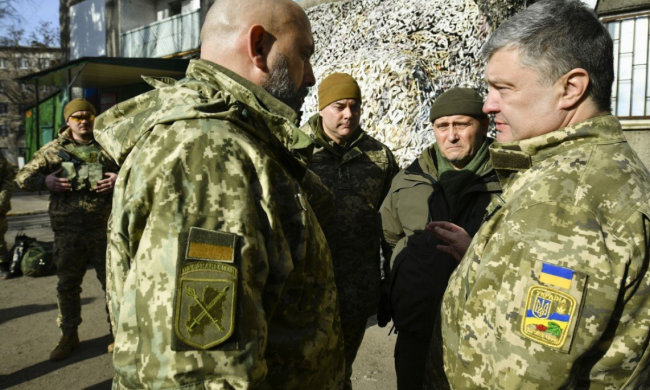 "Обманывает людей, а командование поддерживает эту ложь": украинские военные рассказали, что на самом деле думают о Порошенко