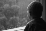 Два дні з зарізаною матір'ю і повішеним батьком: у Запоріжжі врятували 2-річного малюка