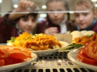 Дитяче харчування у школі / фото: Рівне Вечірнє