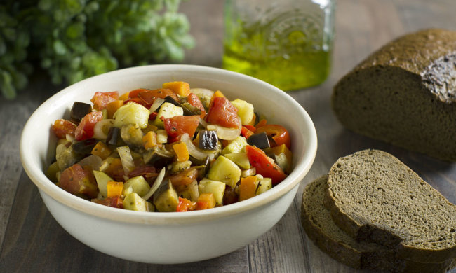 Готуємося до літа: дієтичний рецепт овочевого рагу з баклажанами