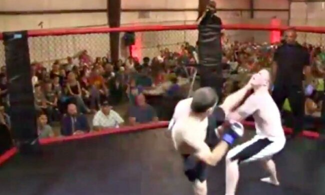 Боец MMA отправил противника в нокаут за четыре секунды