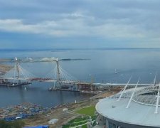 До мундіального стадіону в Пітері прибило корабельну міну: фото