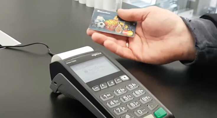 Карта ПриватБанка. Фото: скрин youtube