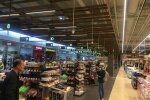 Київський супермаркет впарює рибу, яка вже давно "склеїла ласти": відео не для гидливих