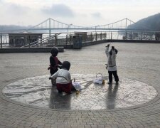 Киев, Почтовая площадь, памятник, фото из соцсетей