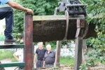 На Тернопільщині ганок поліклініки встелили могильними плитами замість сходів - небіжчики під ногами