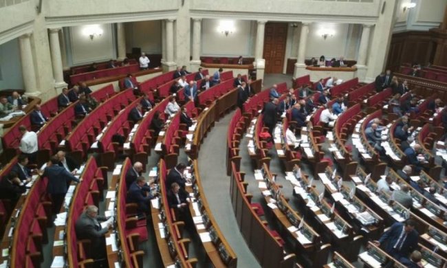 Депутаты пытаются урезать праздники украинцам