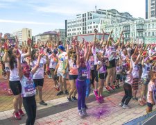 Kyiv Color Run: мешканці Києва обсипали фарбами Педана і Анатолія Анатоліча, як це було