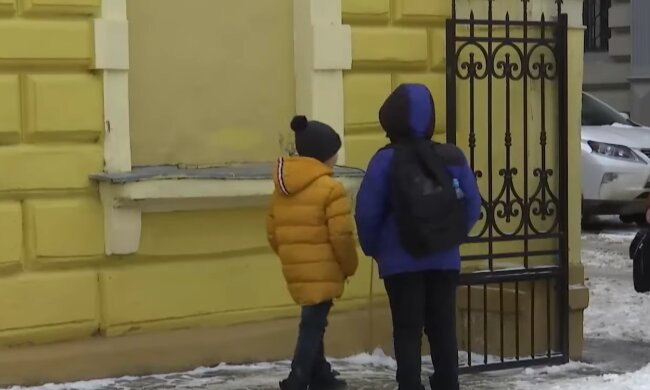 Школярі, кадр з відео