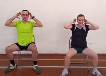 Упражнения для позвоночника. Фото: Youtube