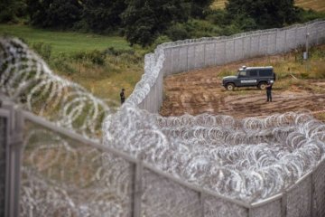 Угорщина будує паркан в довжину 175 кілометрів на сербському кордоні