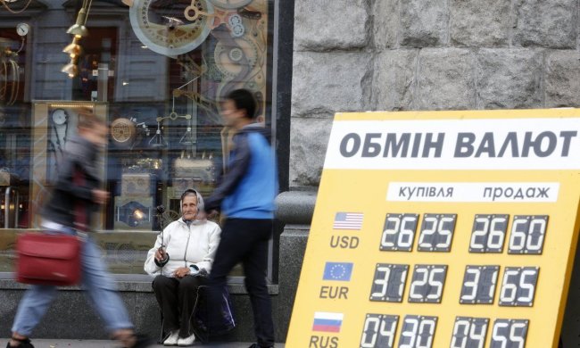 Курс валют на 1 грудня: гривня нещадно топить долар і євро