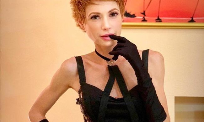 Наречена Розенка в спокусливому вбранні змушує мережу божеволіти: за мною підглядають