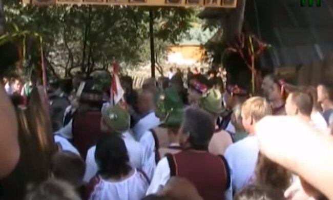 Українцям показали, як гуляють весілля на Закарпатті: "Традиції - понад усе"