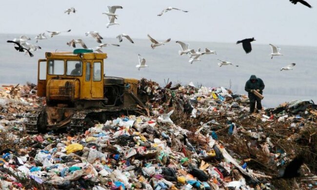 Оккупанты превратили популярный крымский курорт в помойку: фото