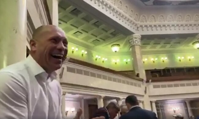 "Одні п***рам пишуть, інші повіям, кого ви сюди понабирали?!", - Ківа про "Слуг Народу"