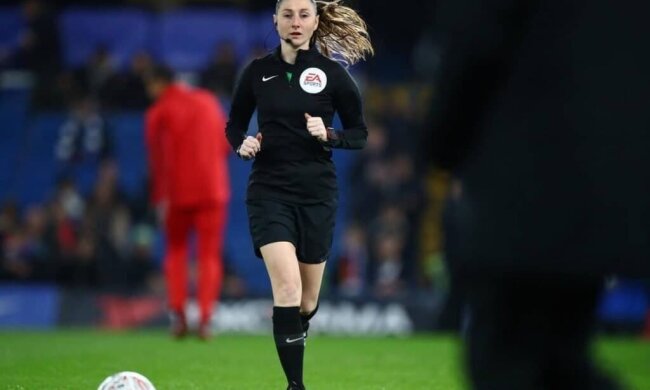 Жінка-арбітр, фото Daily Mail