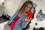 Пресс-секретарь Зеленского закинула ножку и задумалась о глубоком: "Это вставать после"