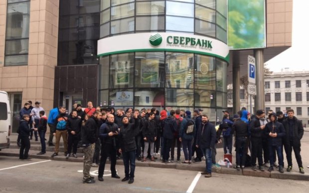 Харківські активісти замурували відділення Сбербанку