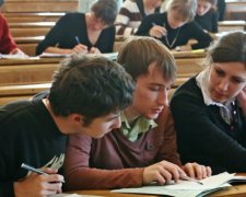 Студенти скаржаться на масове урізання стипендій
