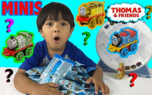 А вы так можете? 6-летний блогер зарабатывает миллионы на обзорах игрушек