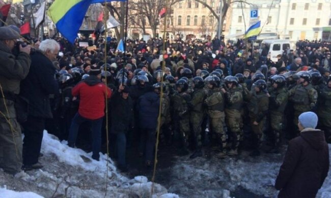 Опубліковано відео зіткнень в центрі столиці