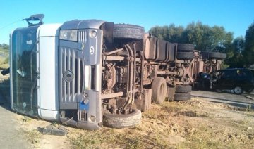 Вантажівка спровокувала масштабну аварію: постраждали люди (ФОТО)
